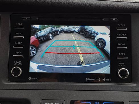 Used 2020 Toyota Sienna XLE FWD image 20