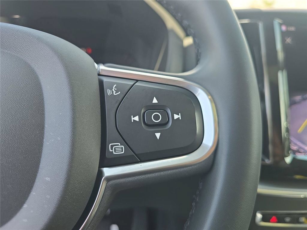 Used 2023 Volvo XC60 B5 Core w/ Climate Package FWD image 21