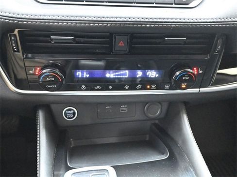 Used 2023 Nissan Rogue SL image 28