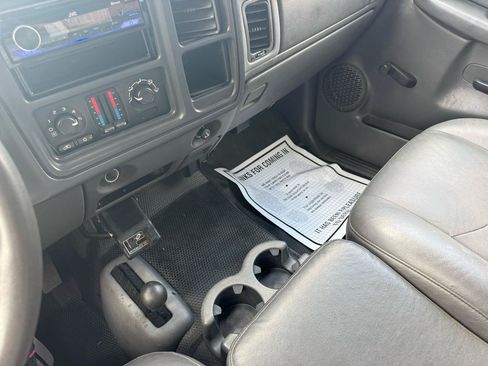 Used 2006 Chevrolet Silverado 2500 W/T w/ Skid Plate Package AWD/4WD image 11