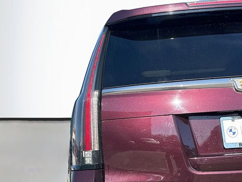 Used 2017 Cadillac Escalade Premium Luxury image 10