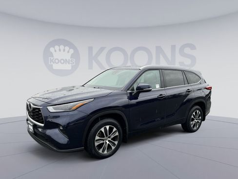 Used 2022 Toyota Highlander XLE image 1