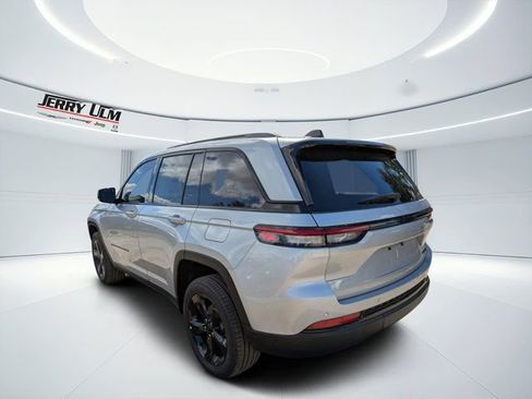 New 2025 Jeep Grand Cherokee Limited w/ Black Appearance Package RWD image 5