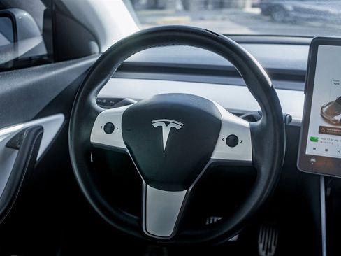 Used 2020 Tesla Model Y Long Range image 18