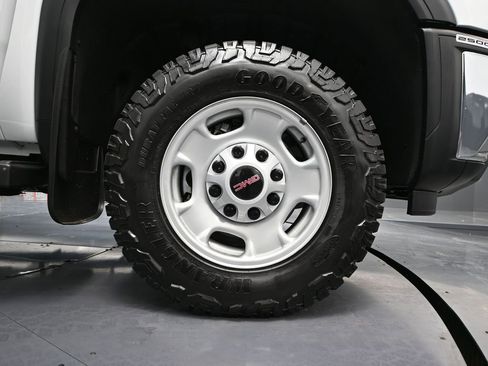 Used 2025 GMC Sierra 2500 SLE image 17