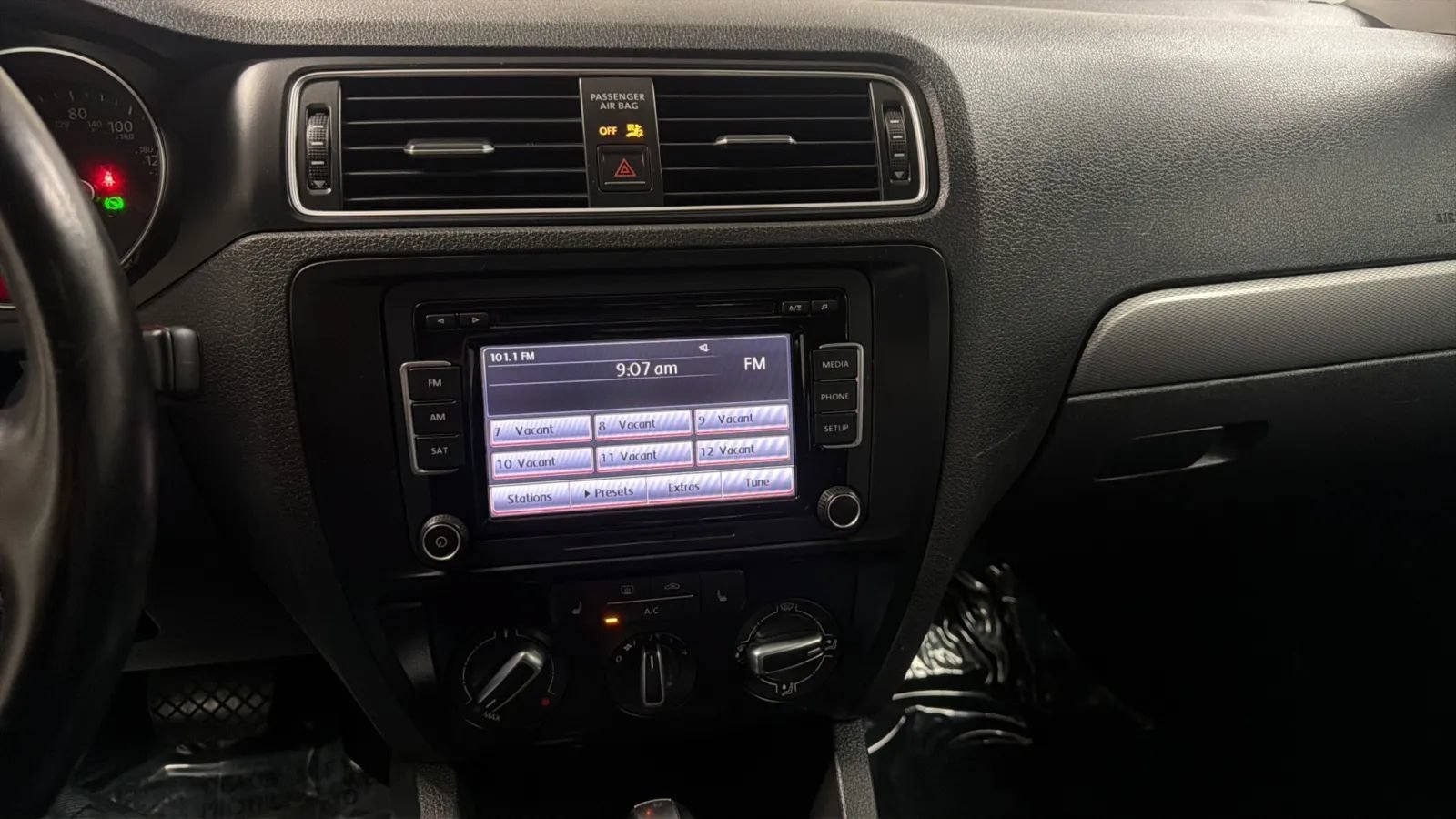 Used 2015 Volkswagen Jetta SE FWD image 14