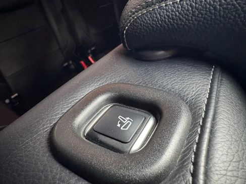 Used 2018 Mercedes-Benz GLS 550 4MATIC w/ Driver Assistance Package image 18