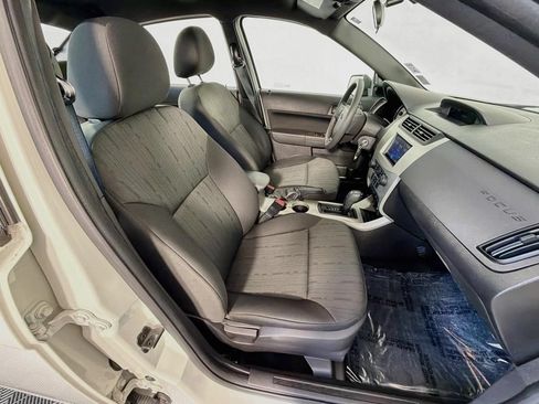 Used 2010 Ford Focus SE FWD image 30