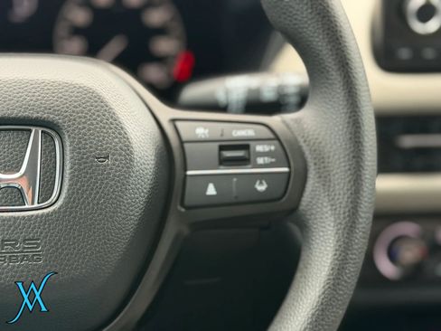 Used 2025 Honda HR-V LX image 32