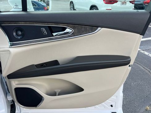 Used 2019 Lincoln Nautilus Reserve image 29