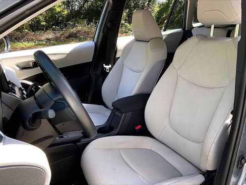 Used 2026 Toyota Corolla Cross L image 18