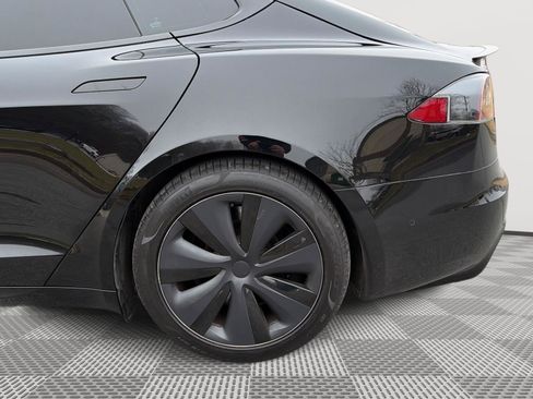 Used 2021 Tesla Model S Plaid image 14