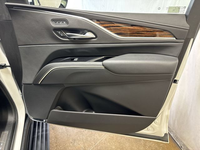 Certified 2024 Cadillac Escalade Premium Luxury w/ Performance Package AWD/4WD image 35