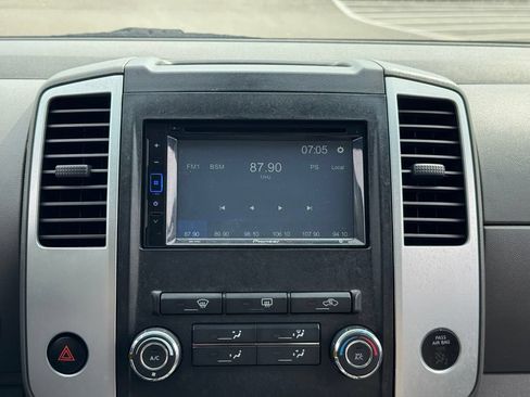 Used 2012 Nissan Frontier SV AWD/4WD image 3