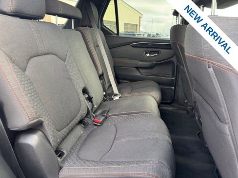 Used 2025 Honda Pilot Sport image 11