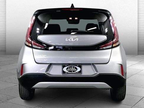 Used 2025 Kia Soul LX image 3