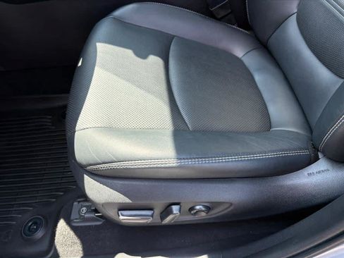 Used 2022 Toyota RAV4 Limited FWD image 22