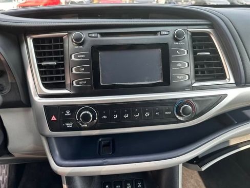 Used 2015 Toyota Highlander LE image 20