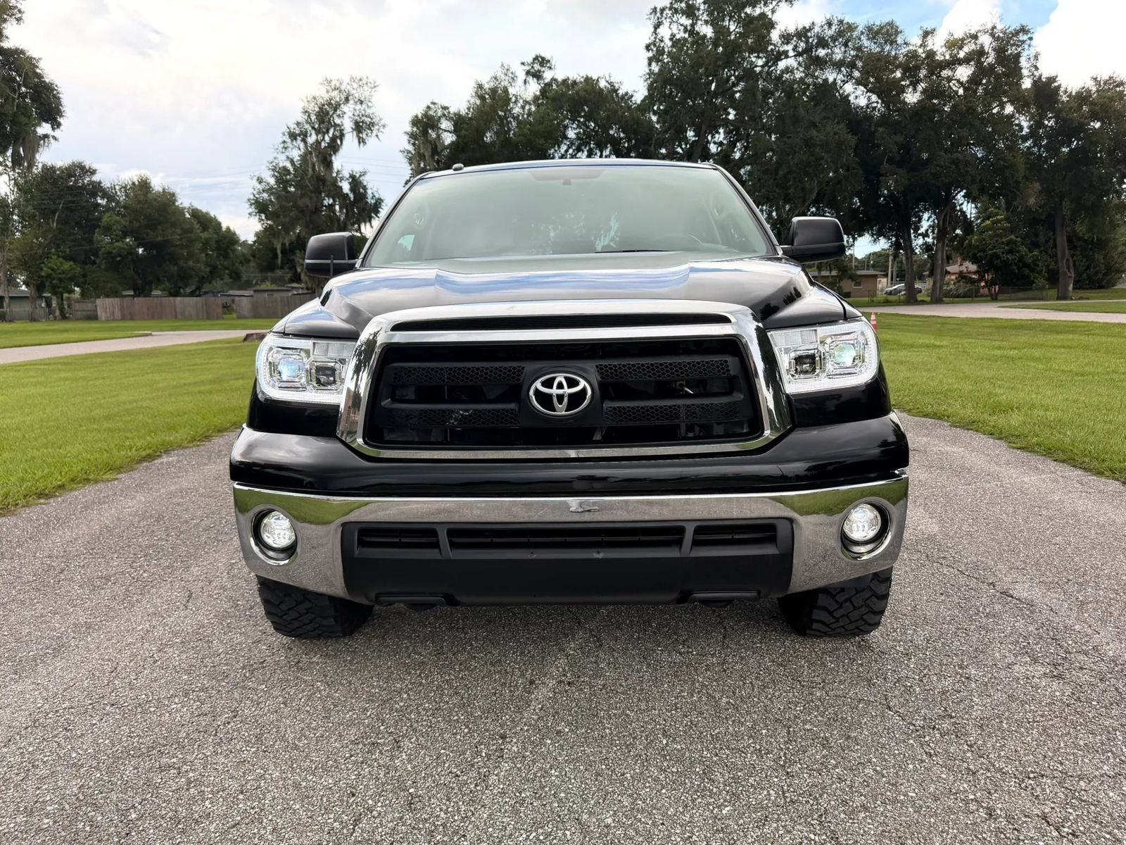 Used 2013 Toyota Tundra 4x4 CrewMax w/ Tow Pkg image 2
