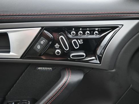 Used 2017 Jaguar F-TYPE R image 15