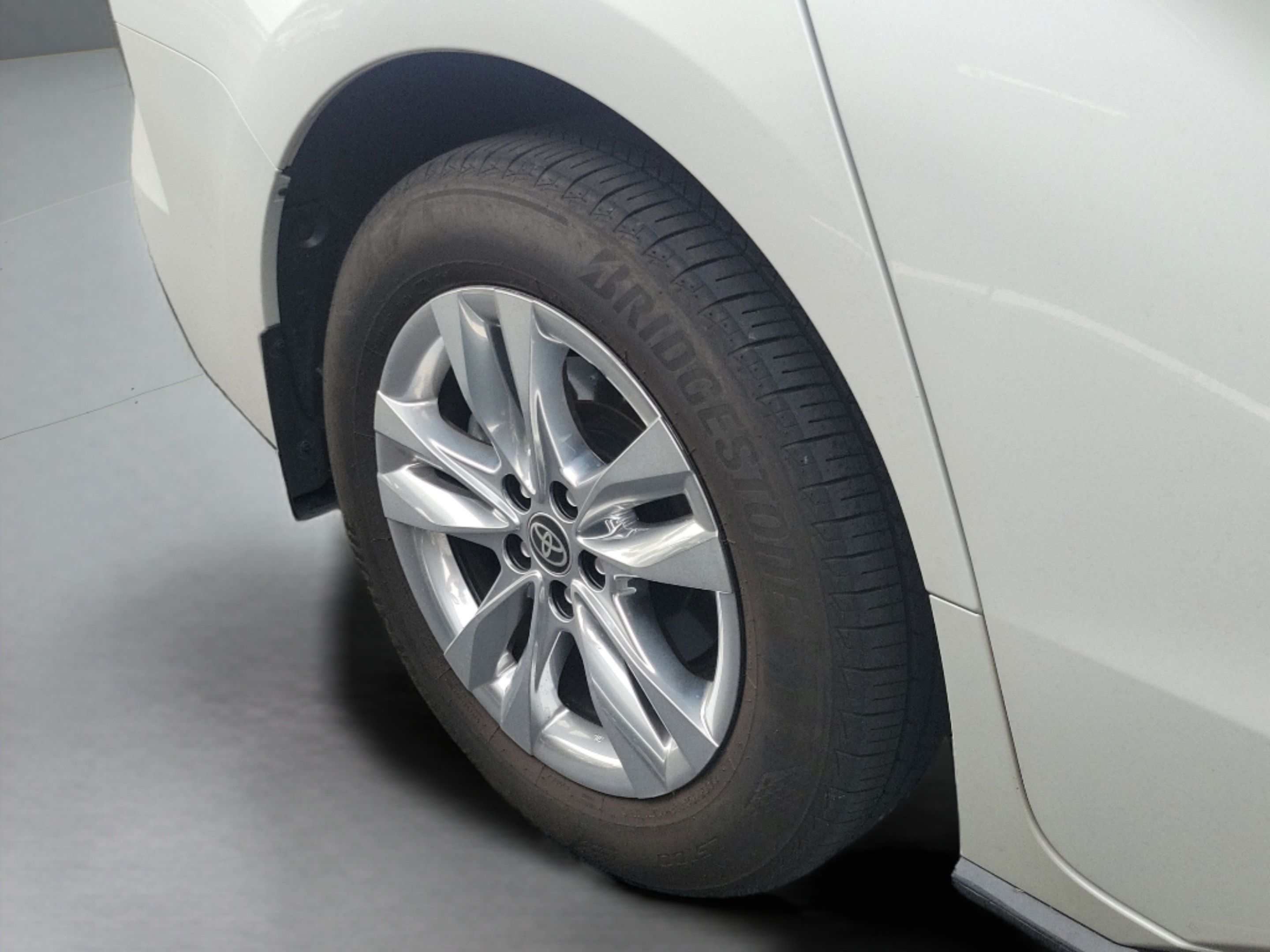 Certified 2025 Toyota Sienna Limited FWD image 18