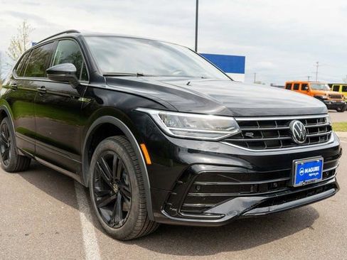 Used 2024 Volkswagen Tiguan SE R-Line AWD/4WD image 4