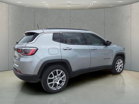 Certified 2022 Jeep Compass Latitude AWD/4WD image 4