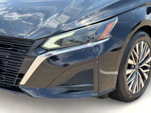 Used 2023 Nissan Altima 2.5 SV FWD image 11