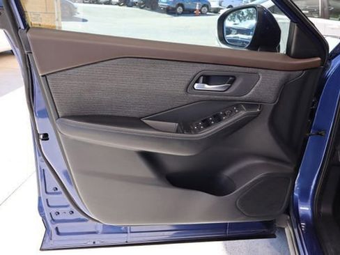 Used 2021 Nissan Rogue SV image 19