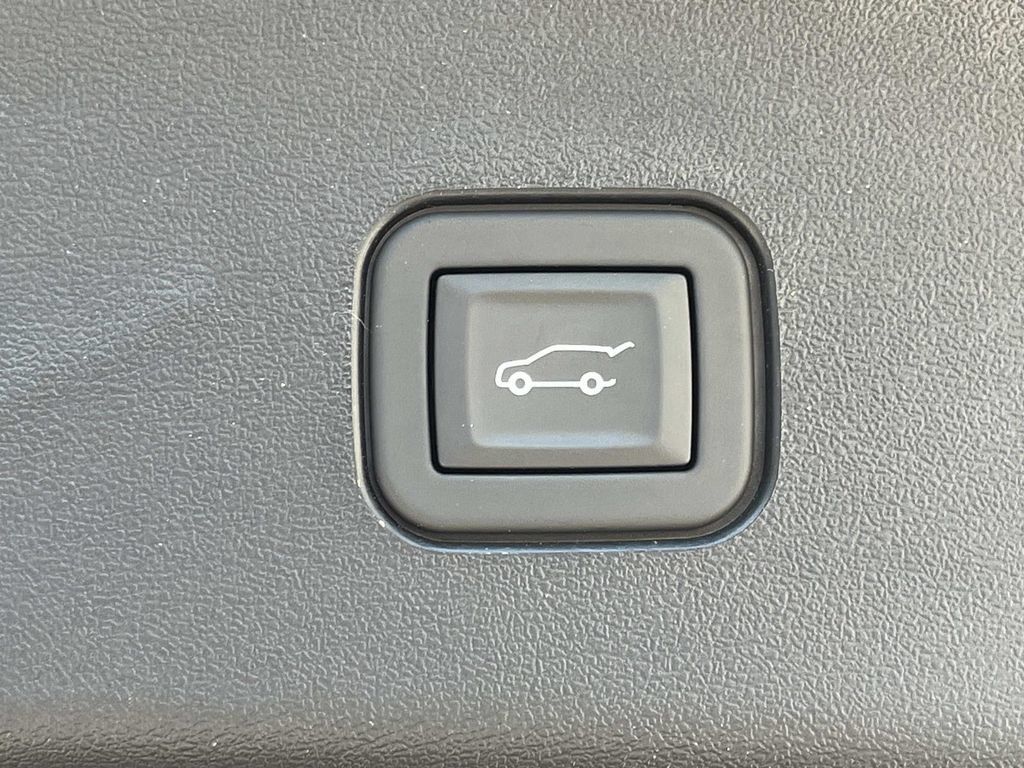 Certified 2026 Cadillac Vistiq Sport w/ LPO, Floor Liner Package AWD/4WD image 13