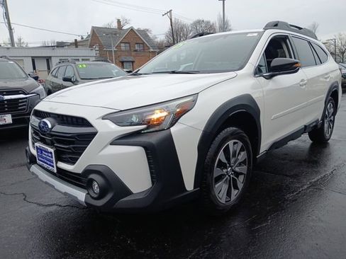 Used 2025 Subaru Outback Limited AWD/4WD image 7