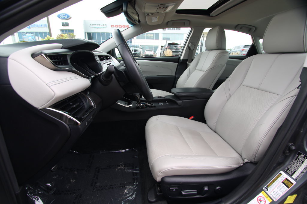 Used 2018 Toyota Avalon Limited w/ All Weather Liner Package FWD image 6
