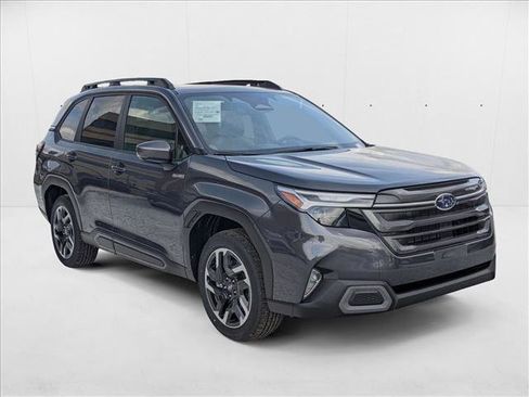 Used 2025 Subaru Forester Limited image 6
