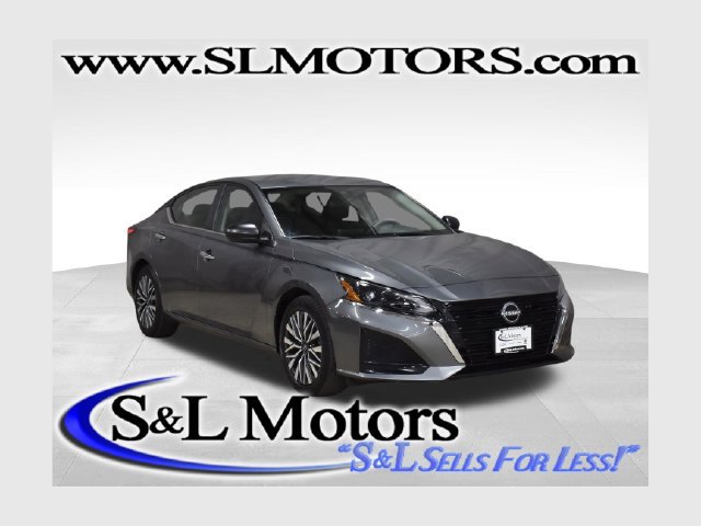 Used 2025 Nissan Altima 2.5 SV FWD image 1
