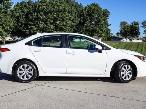 Used 2024 Toyota Corolla LE image 6