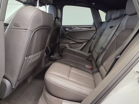 Certified 2026 Porsche Macan AWD/4WD image 11