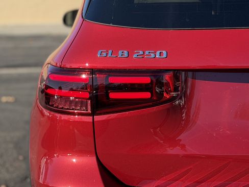 New 2026 Mercedes-Benz GLB 250 image 10