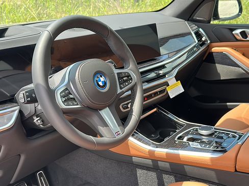 New 2026 BMW X5 xDrive50e w/ M Sport Package AWD/4WD image 9