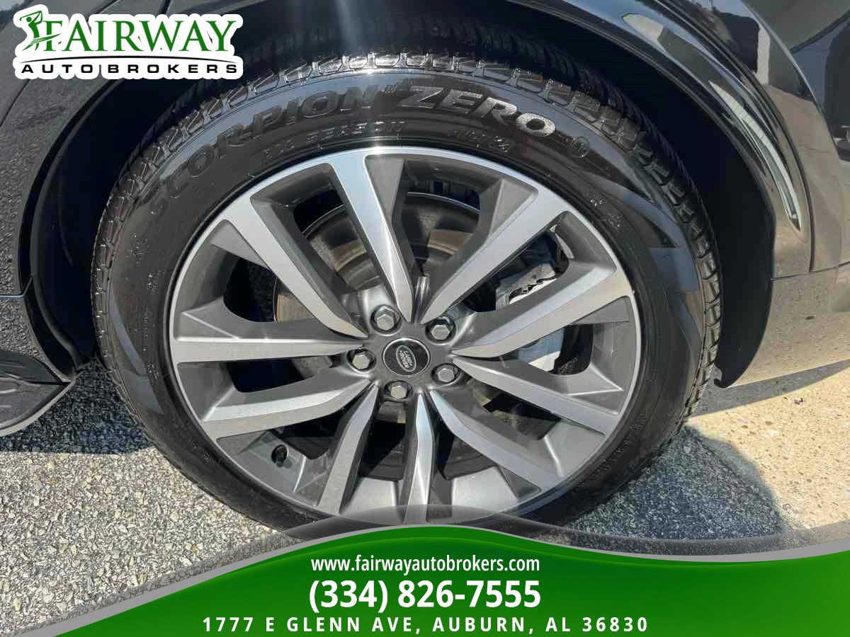 Used 2025 Land Rover Discovery Dynamic SE AWD/4WD image 33