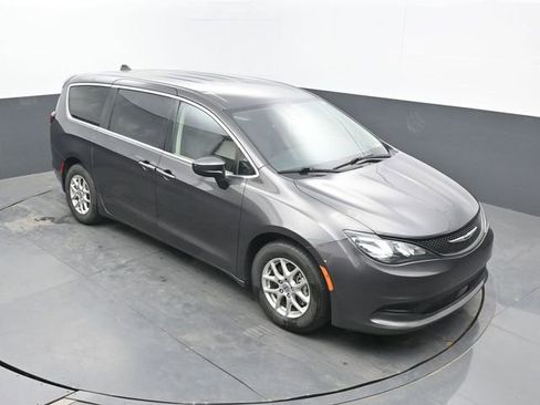 Used 2023 Chrysler Voyager LX FWD image 50