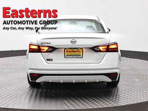 Used 2025 Nissan Altima 2.5 SV FWD image 6