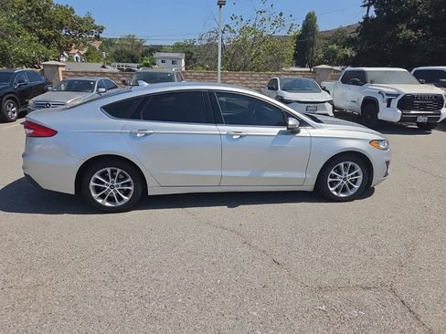 Used 2019 Ford Fusion SE FWD image 6