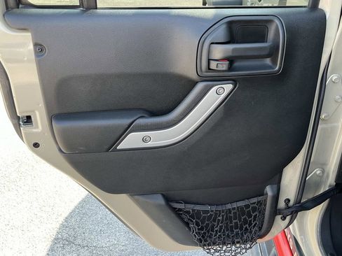 Used 2018 Jeep Wrangler Unlimited Rubicon image 16