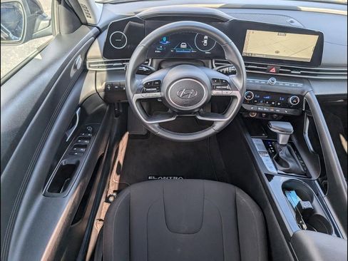 Used 2023 Hyundai Elantra SEL w/ Convenience Package image 10