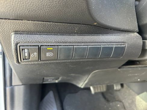 Used 2019 Toyota Corolla SE FWD image 18
