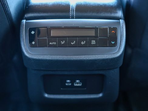 Used 2025 Nissan Pathfinder SV image 7