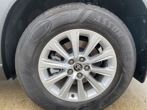 Used 2024 Toyota Grand Highlander XLE image 25