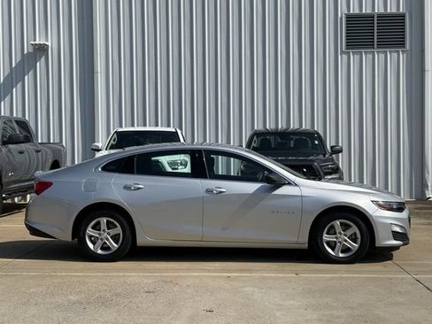 Used 2022 Chevrolet Malibu LS FWD image 3