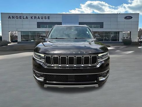 Used 2023 Jeep Wagoneer L Series II AWD/4WD image 2