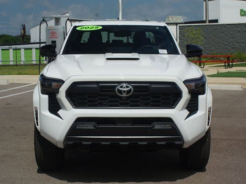 Used 2025 Toyota Tacoma TRD Sport AWD/4WD image 27